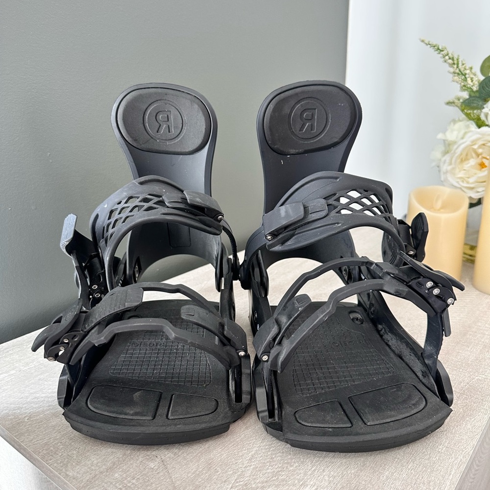 Ride Women’s Black Snowboard Bindings size small